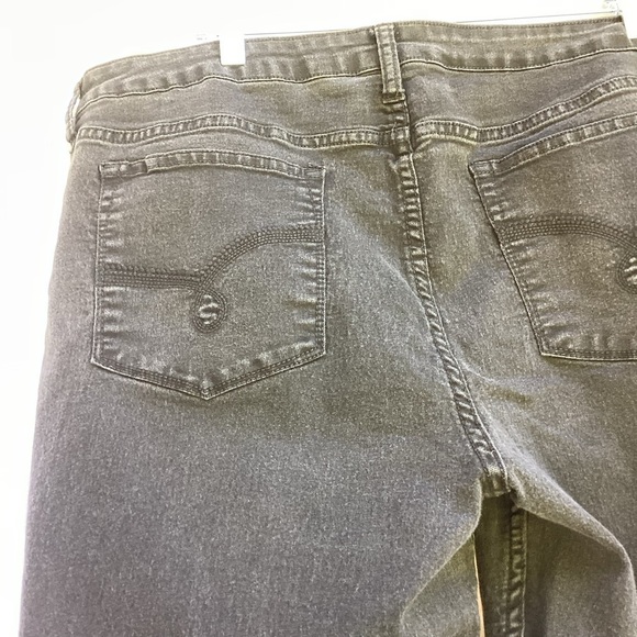 Lee Riders black midrise straight leg jeans, size 20M - Picture 8 of 11